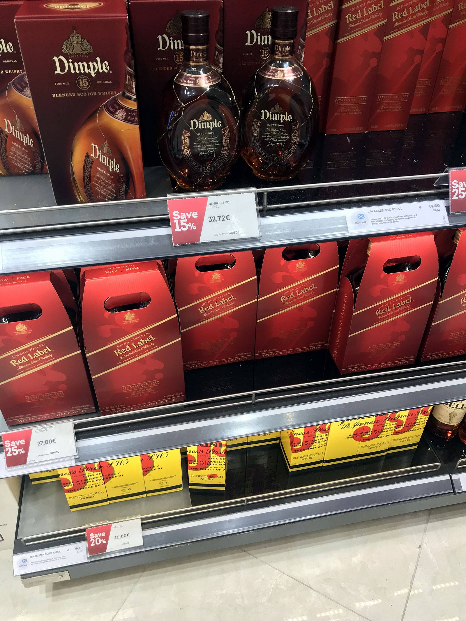 Duty free Antalya, august 2019, whiskey Dimple, Red Label, J&B 